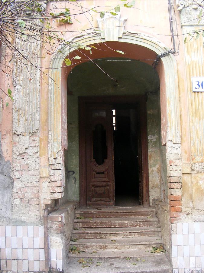 Pereyaslavska street door